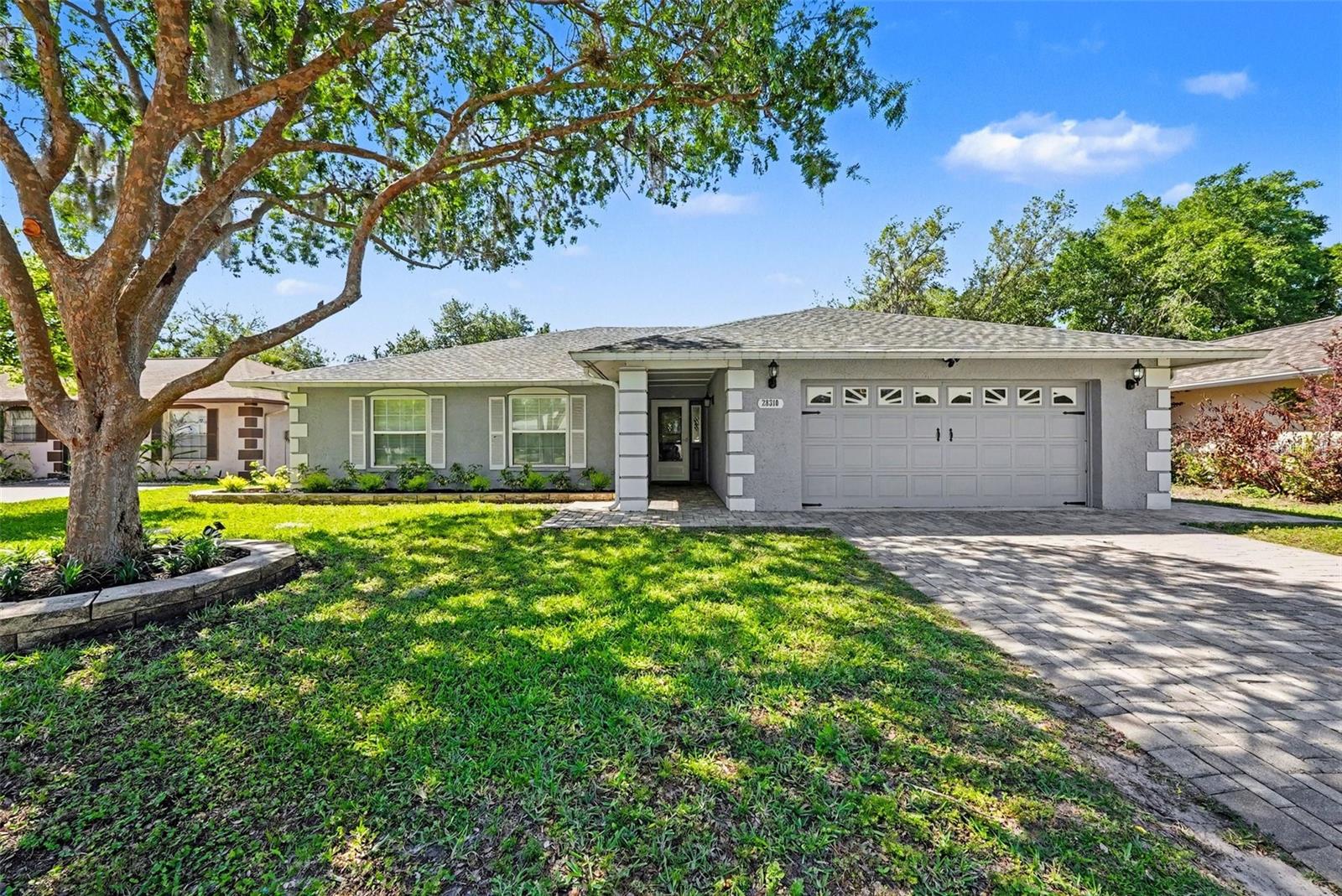 Single Family Residence in WESLEY CHAPEL, FL - Daniel Dourado