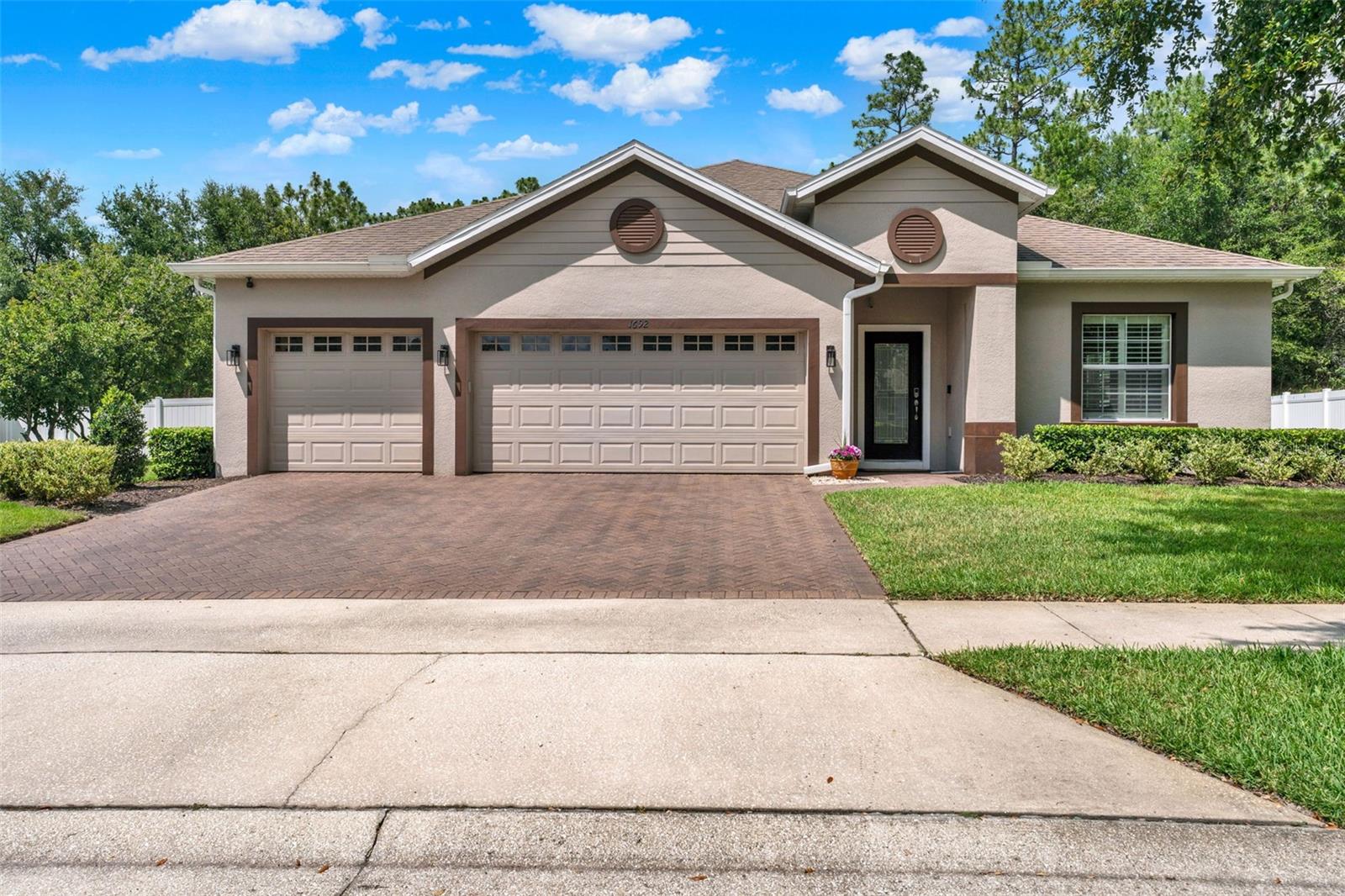 Single Family Residence in DELAND, FL - Daniel Dourado