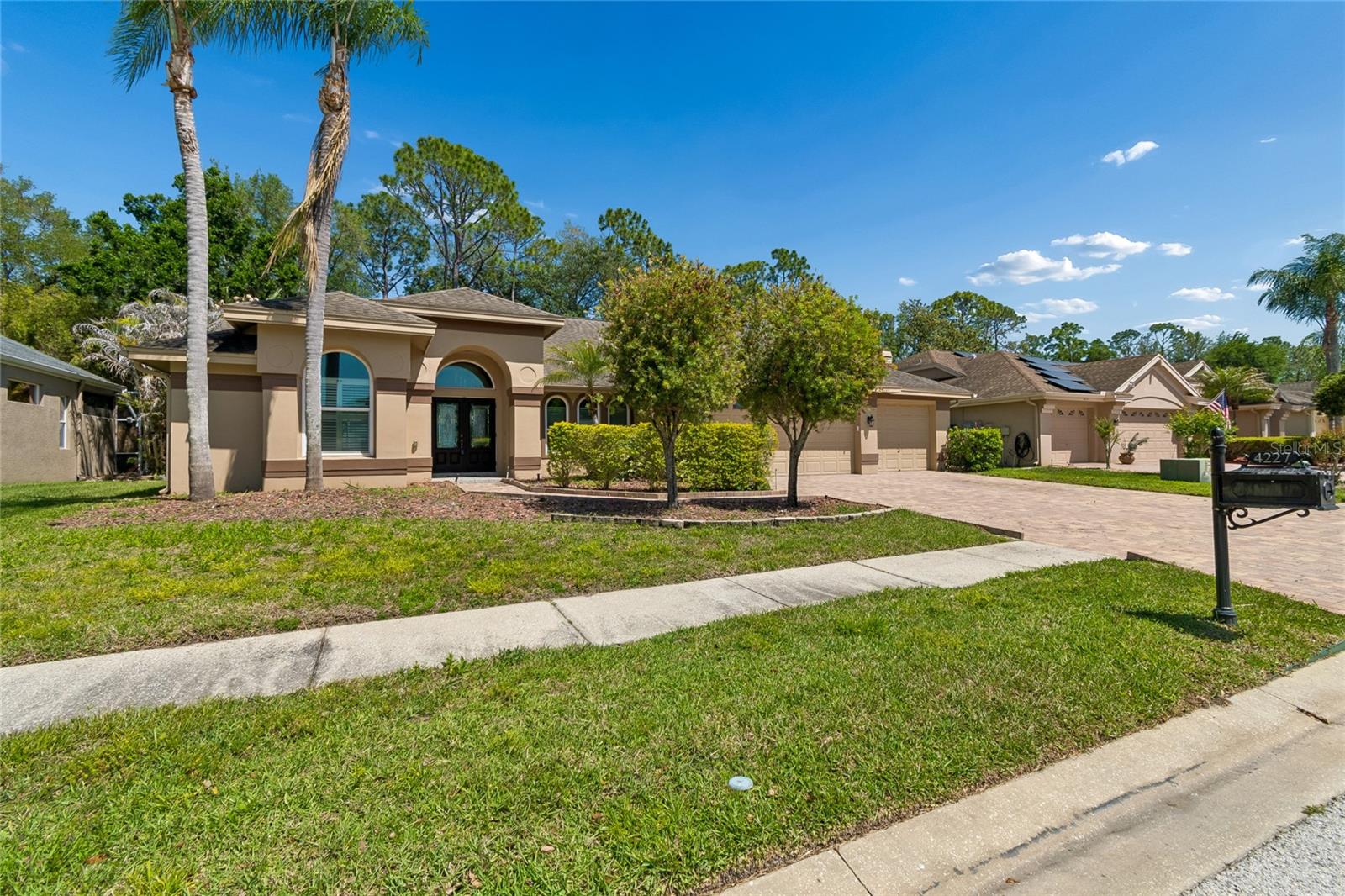 Single Family Residence in PALM HARBOR, FL - Daniel Dourado