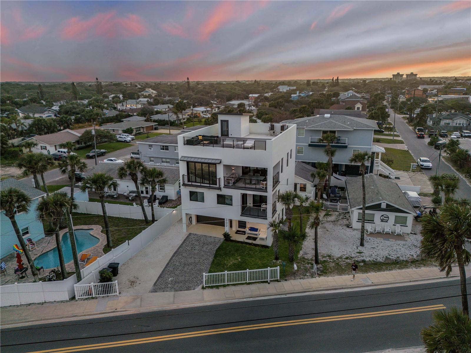 Single Family Residence in NEW SMYRNA BEACH, FL - Daniel Dourado