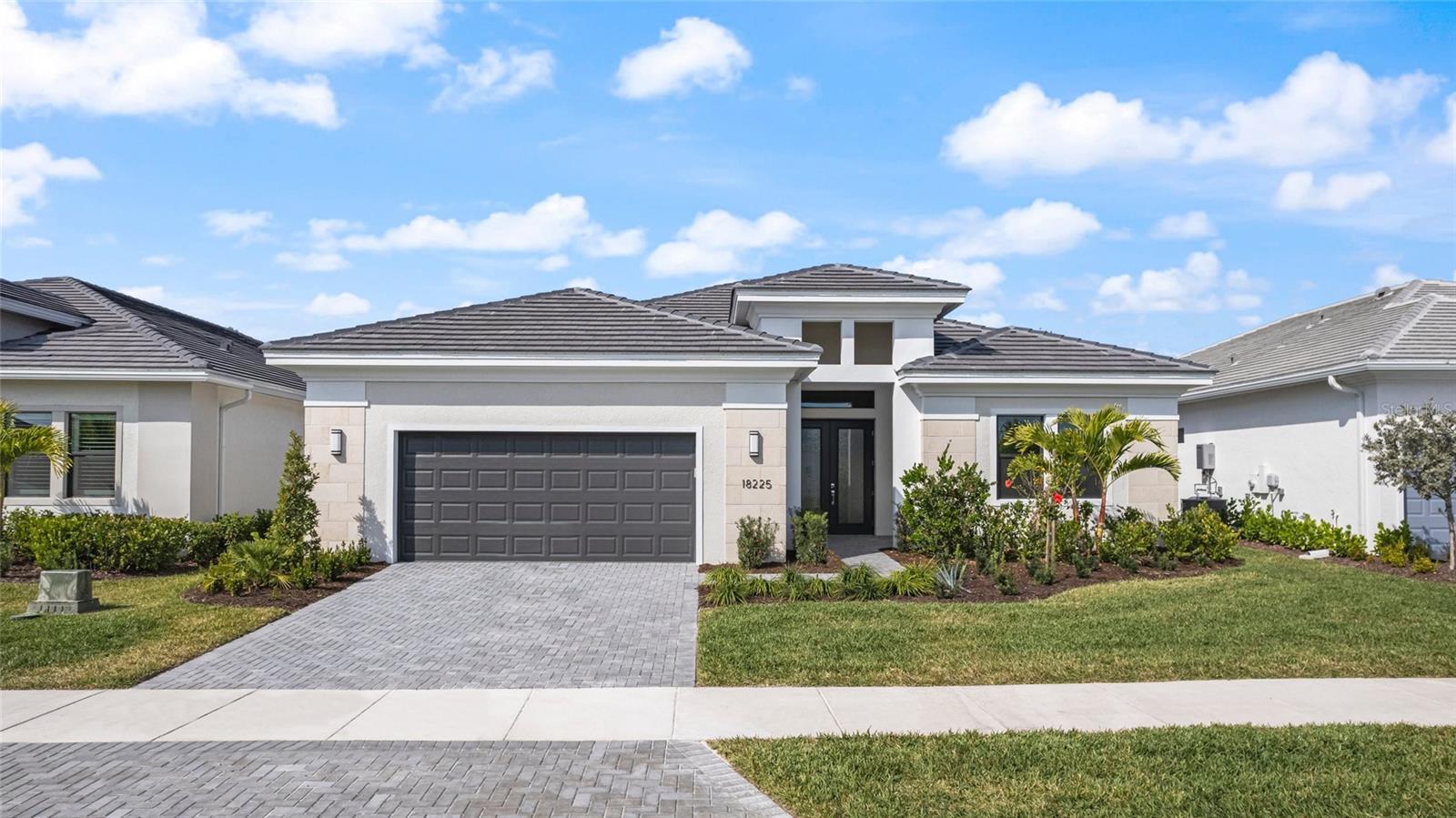 Single Family Residence in LAKEWOOD RANCH, FL - Daniel Dourado