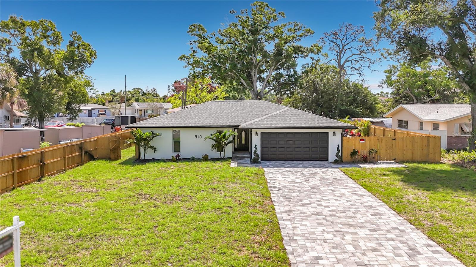 Single Family Residence em ST PETERSBURG, FL - Daniel Dourado