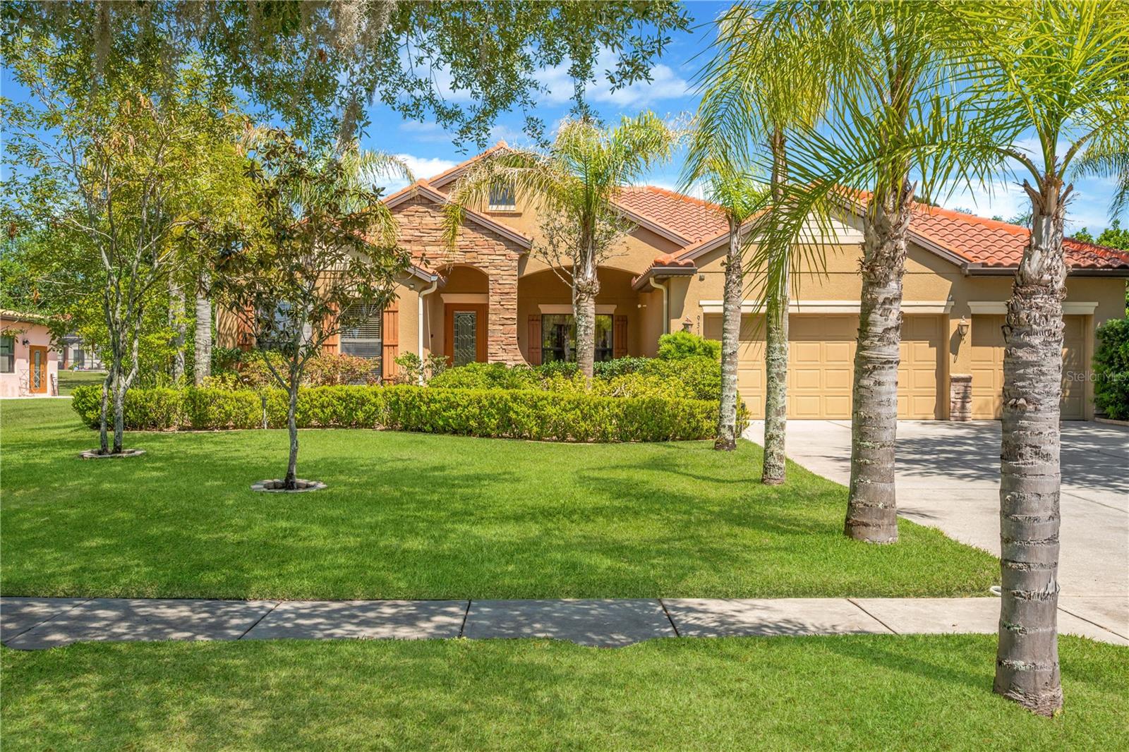 Single Family Residence in SEFFNER, FL - Daniel Dourado