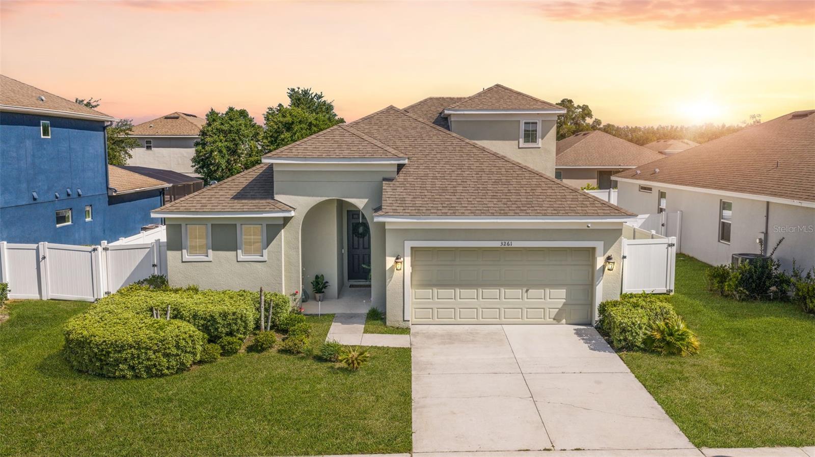 Single Family Residence in MOUNT DORA, FL - Daniel Dourado