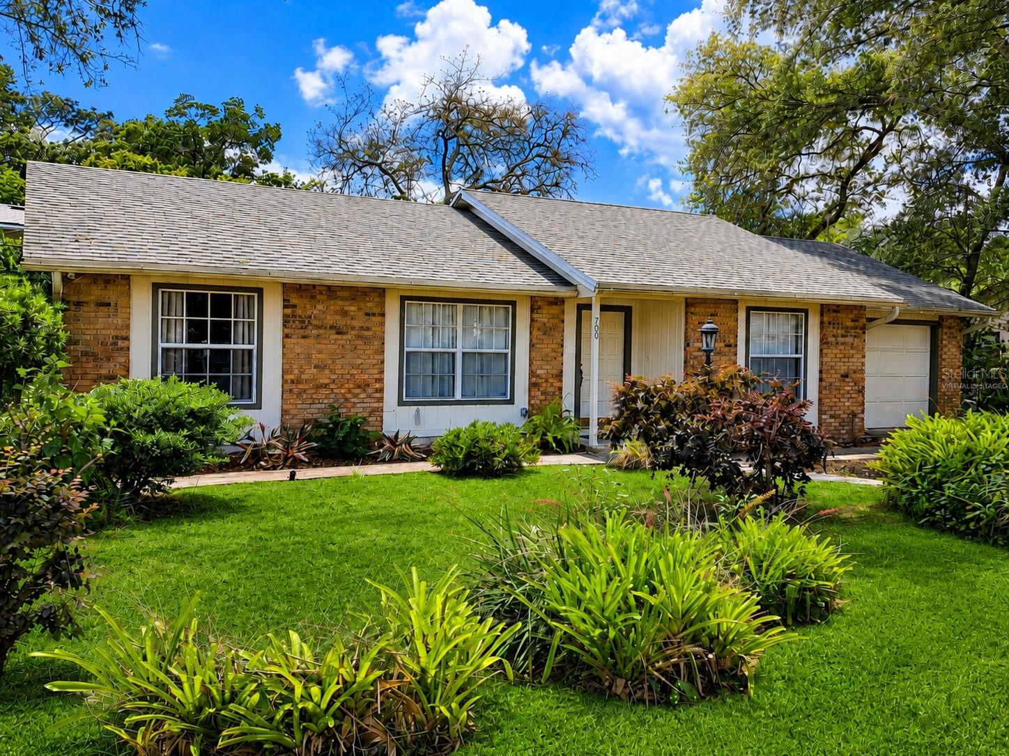 Single Family Residence in DELAND, FL - Daniel Dourado