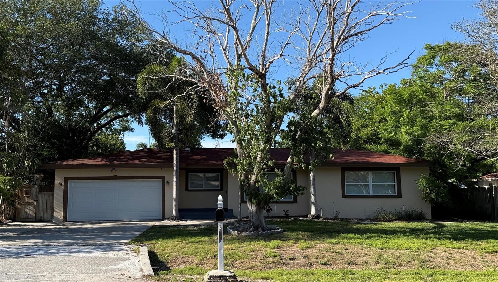 Single Family Residence in CLEARWATER, FL - Daniel Dourado