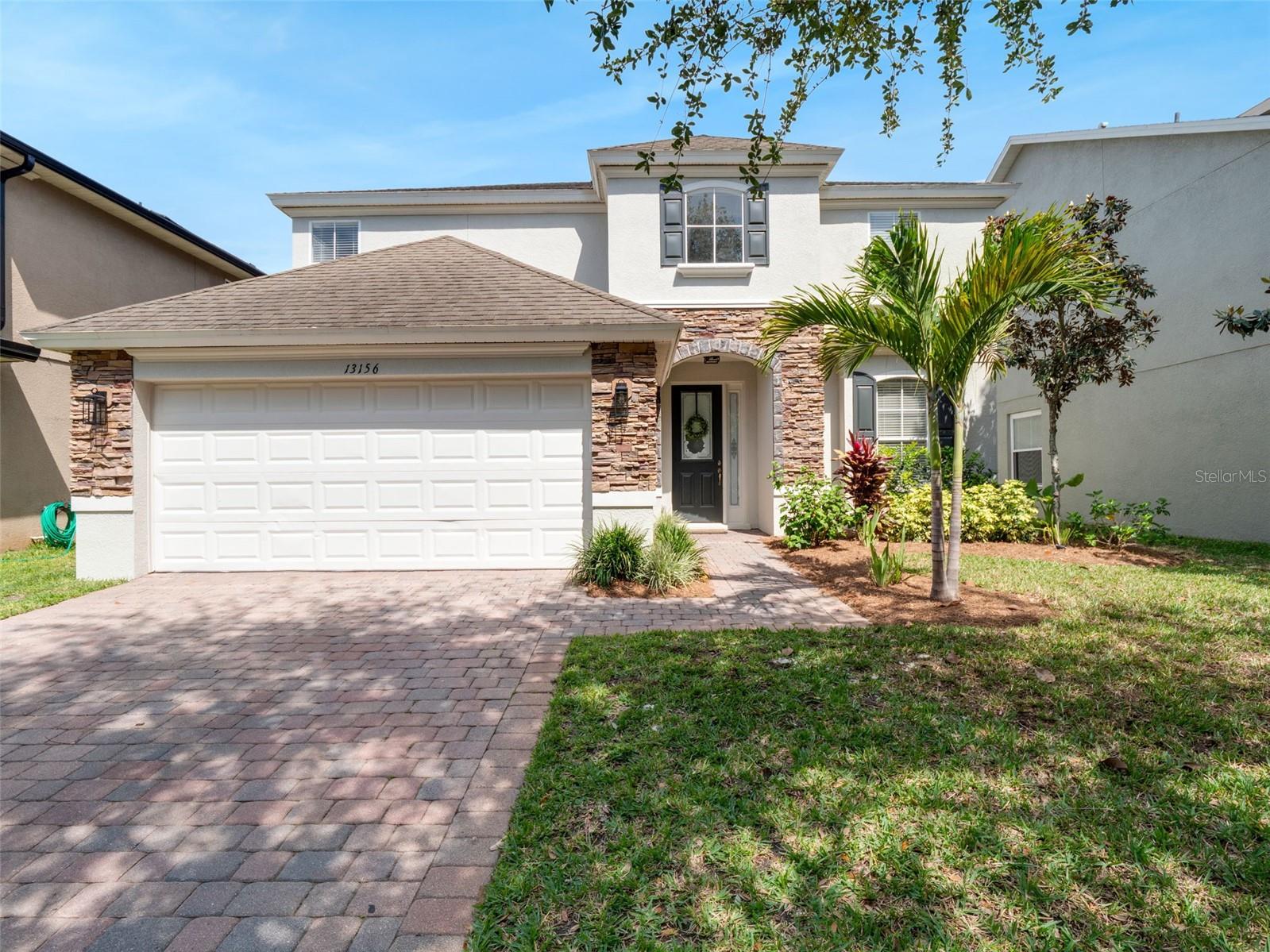 Single Family Residence in ORLANDO, FL - Daniel Dourado