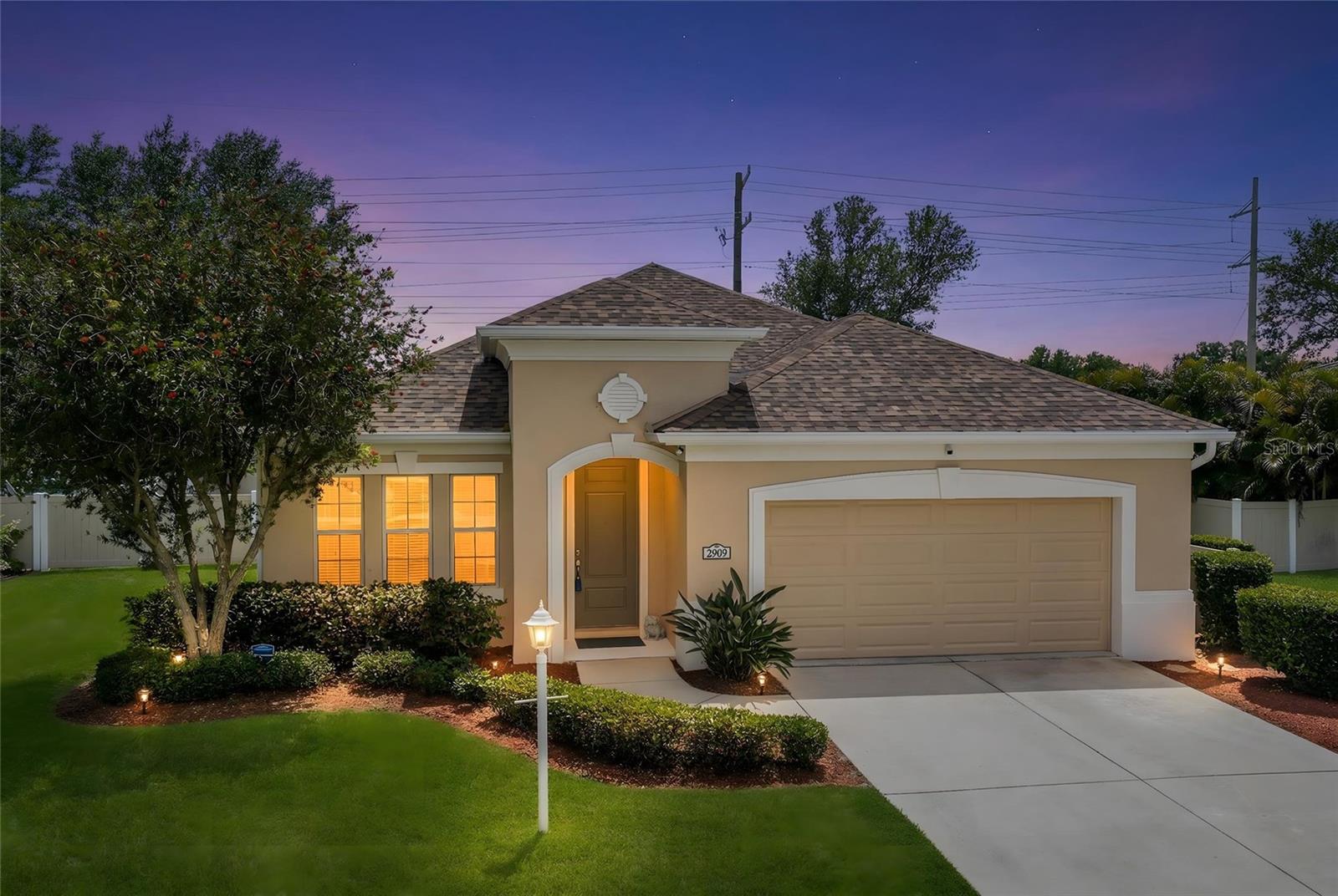 Single Family Residence in PALMETTO, FL - Daniel Dourado