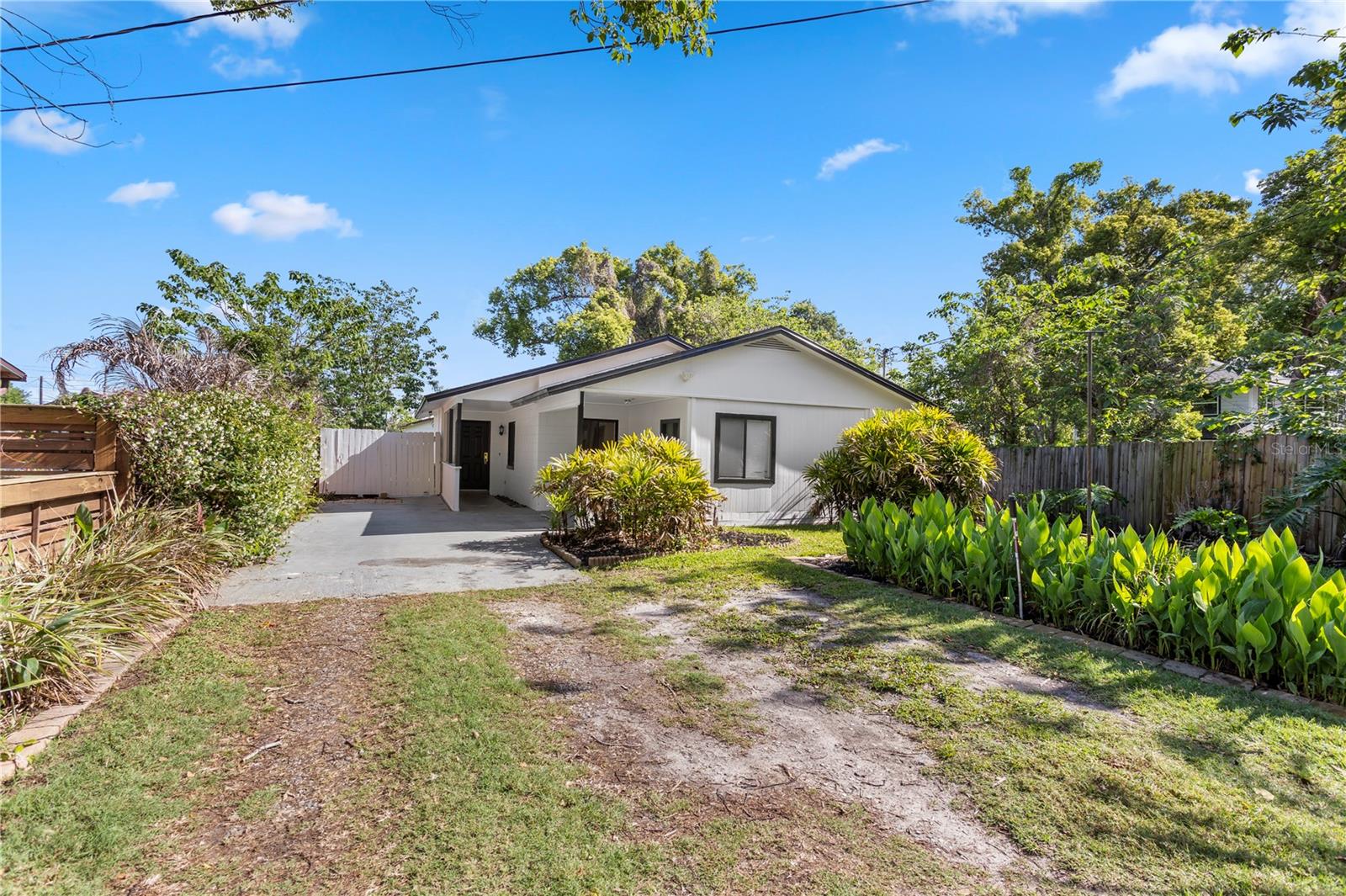 Single Family Residence in ORLANDO, FL - Daniel Dourado