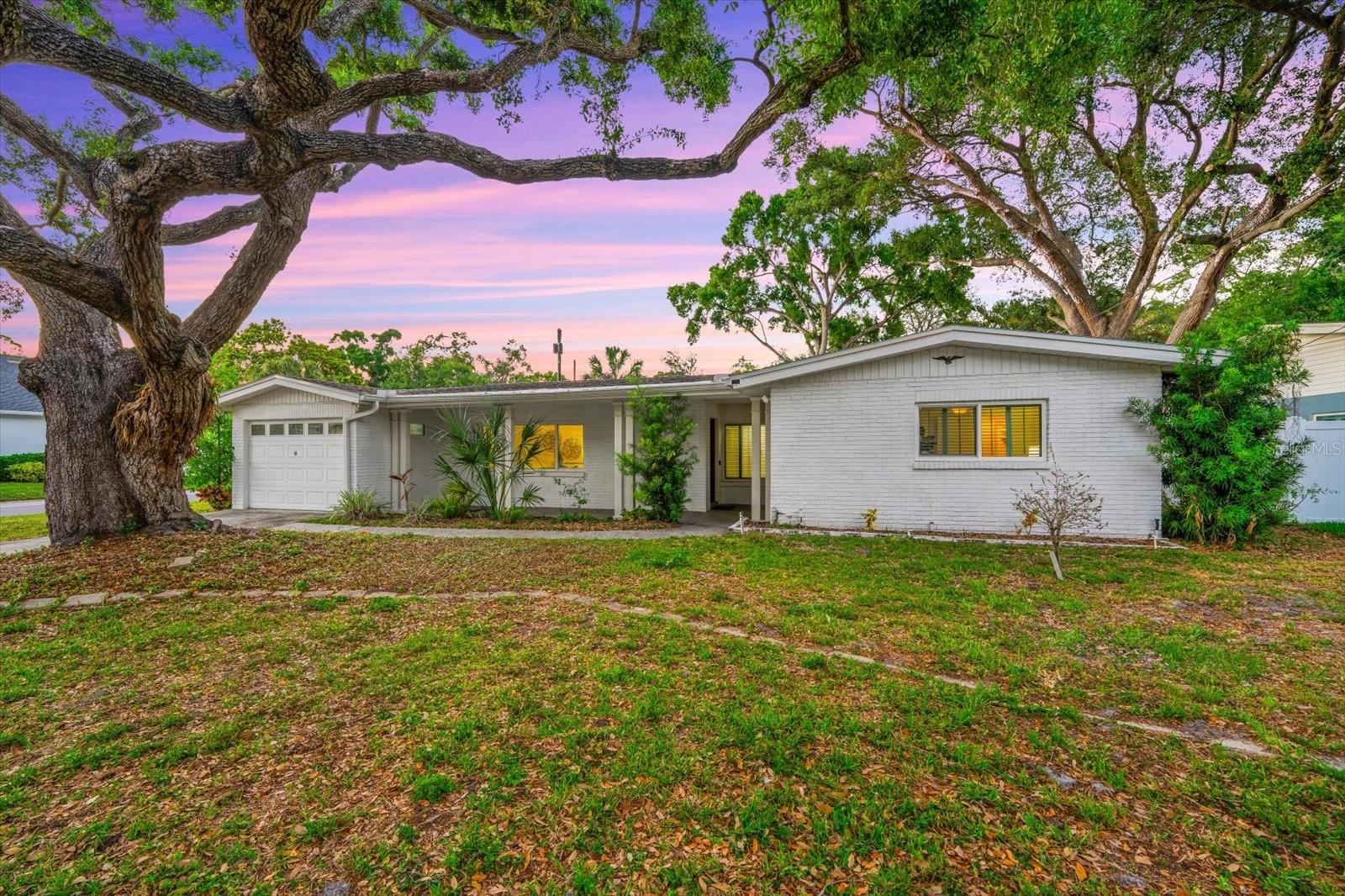 Single Family Residence in TAMPA, FL - Daniel Dourado