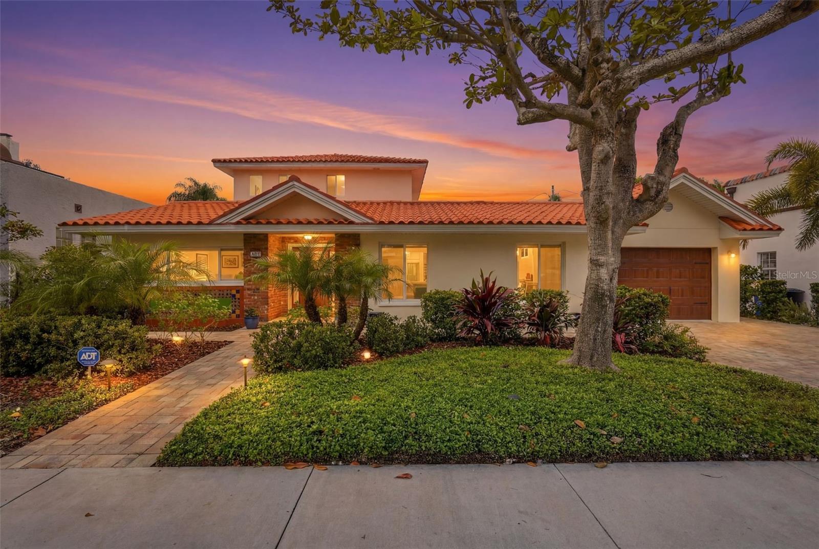 Single Family Residence em ST PETERSBURG, FL - Daniel Dourado