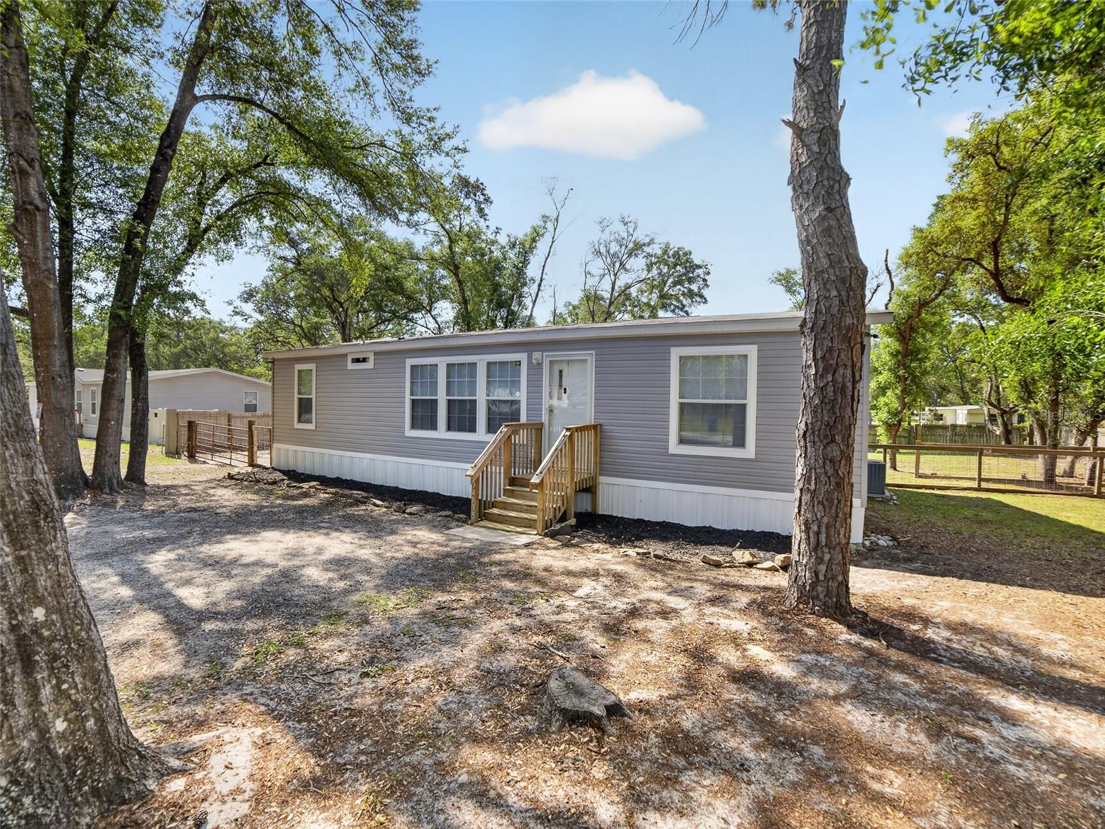 Single Family Residence in DADE CITY, FL - Daniel Dourado