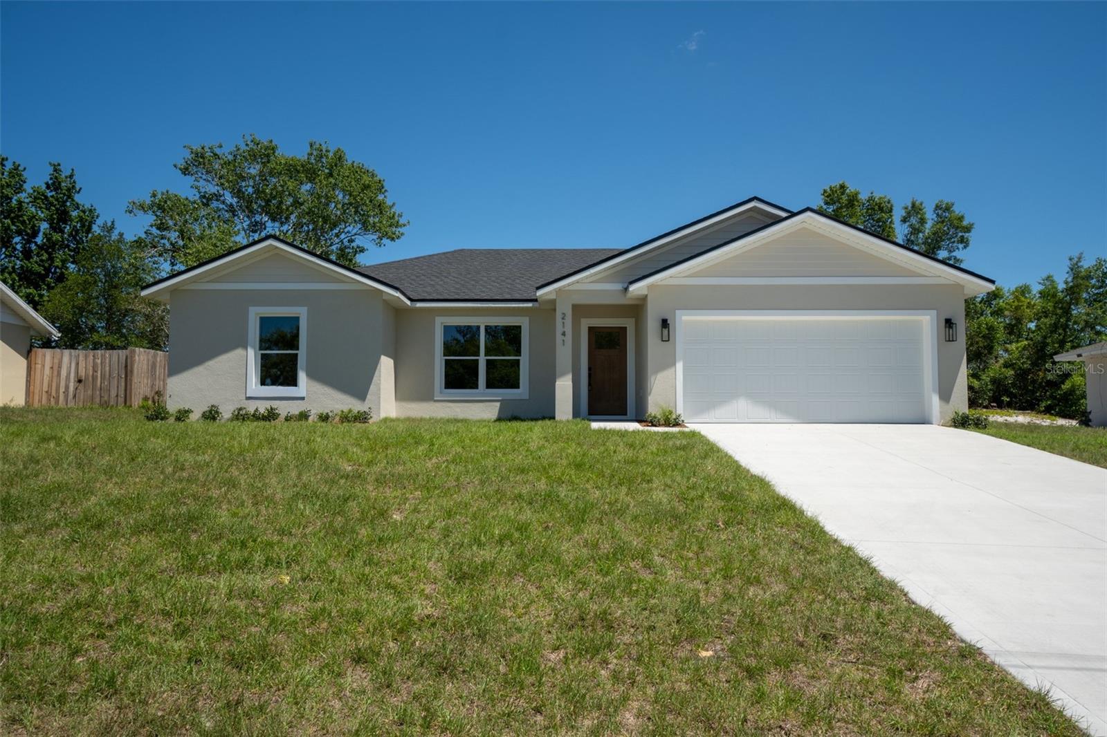 Single Family Residence in DELTONA, FL - Daniel Dourado