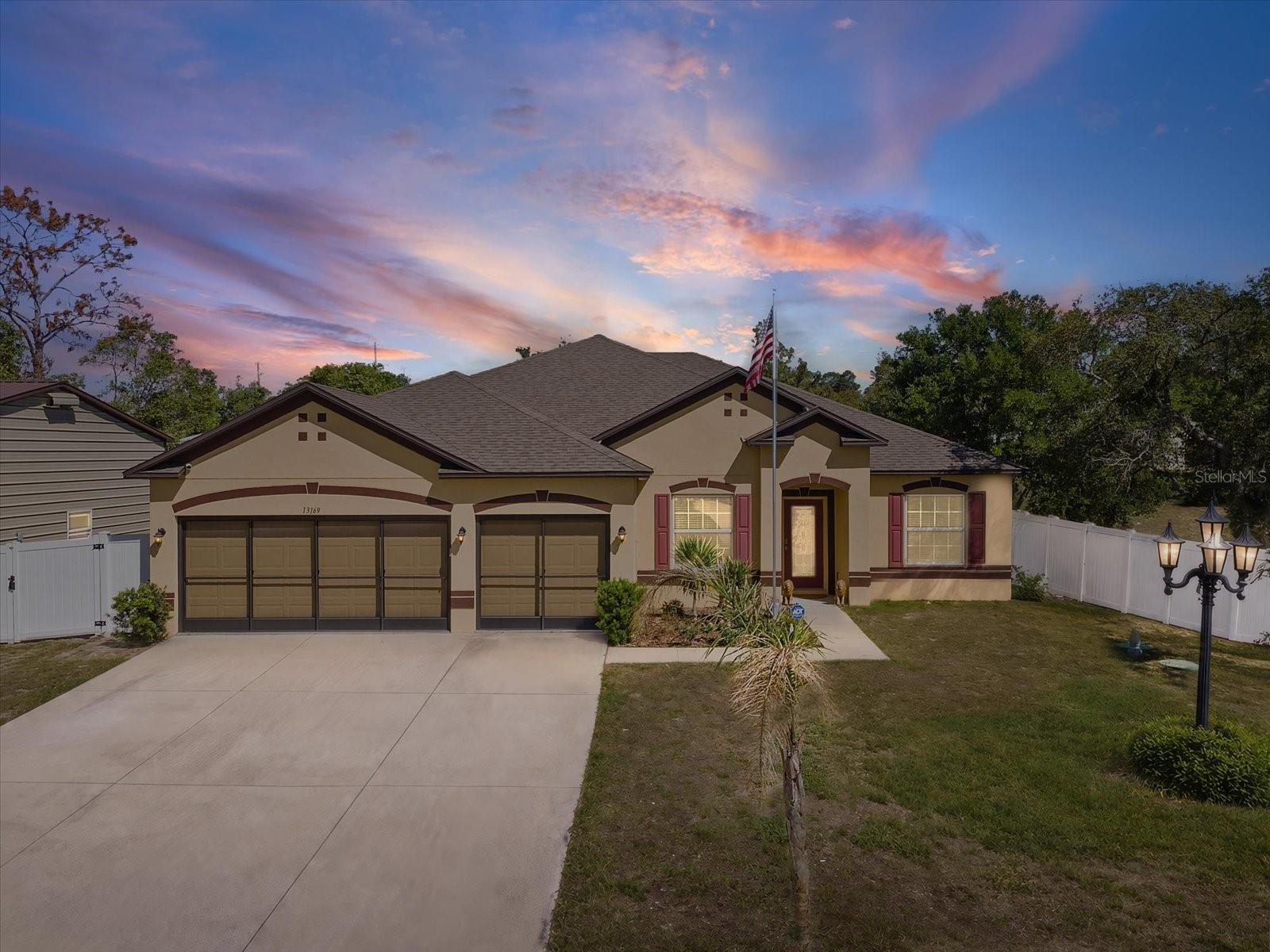 Single Family Residence em SPRING HILL, FL - Daniel Dourado