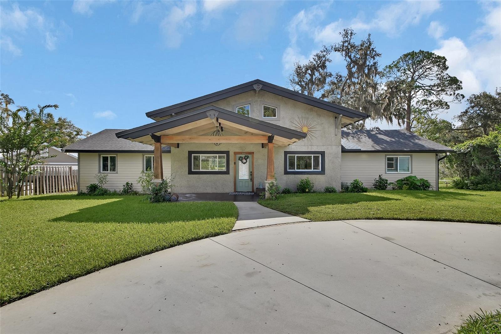 Single Family Residence in DELAND, FL - Daniel Dourado