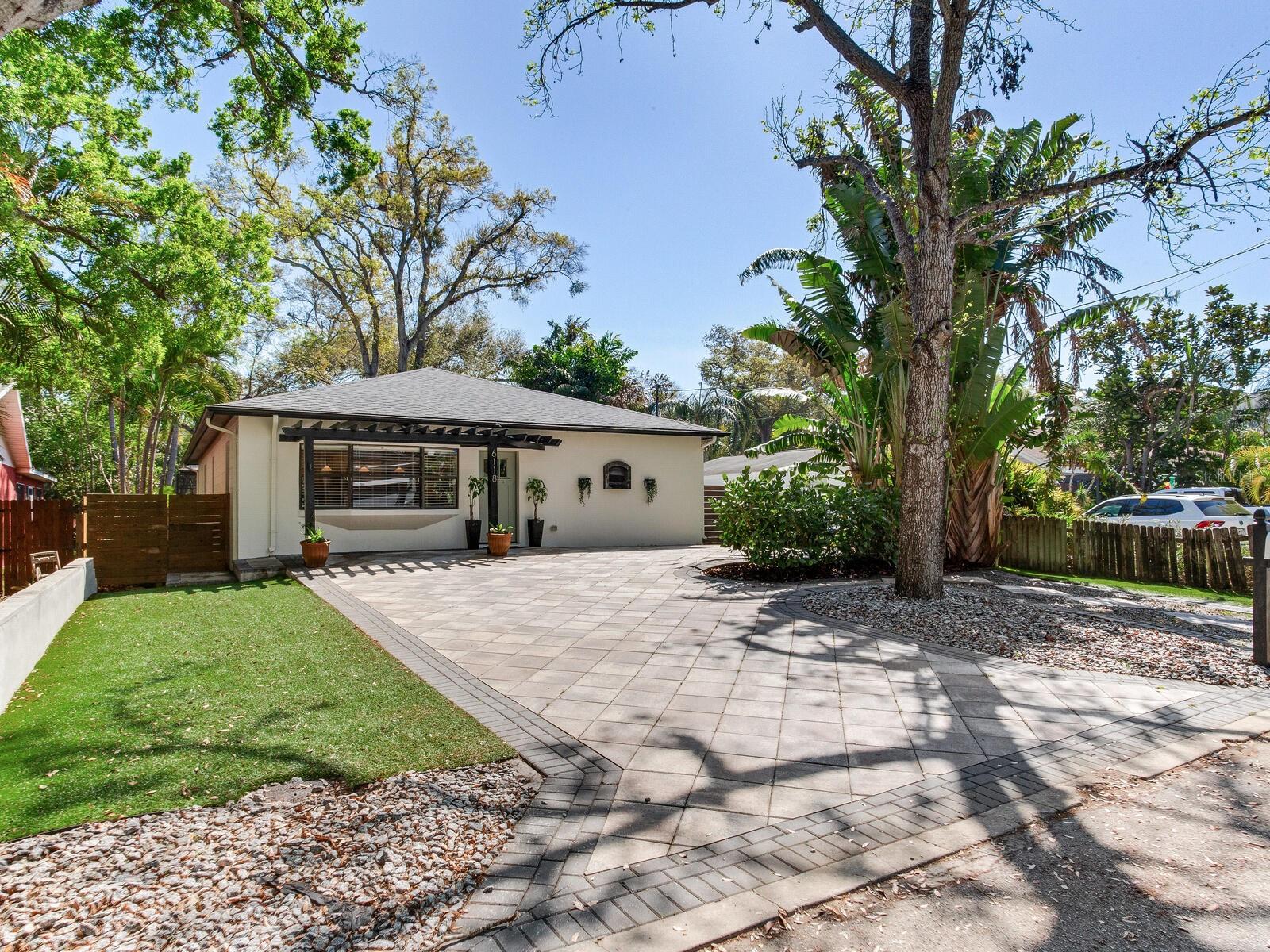 Single Family Residence in TAMPA, FL - Daniel Dourado