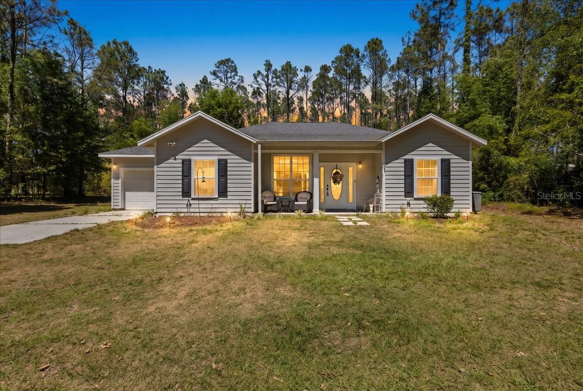 Single Family Residence in TRENTON, FL - Daniel Dourado