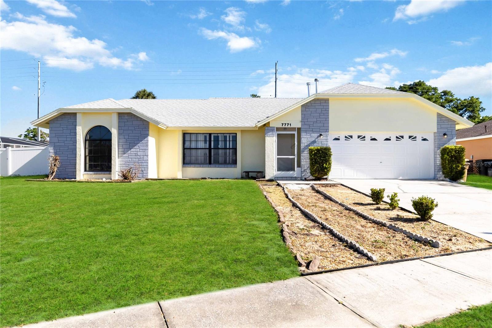 Single Family Residence in KISSIMMEE, FL - Daniel Dourado
