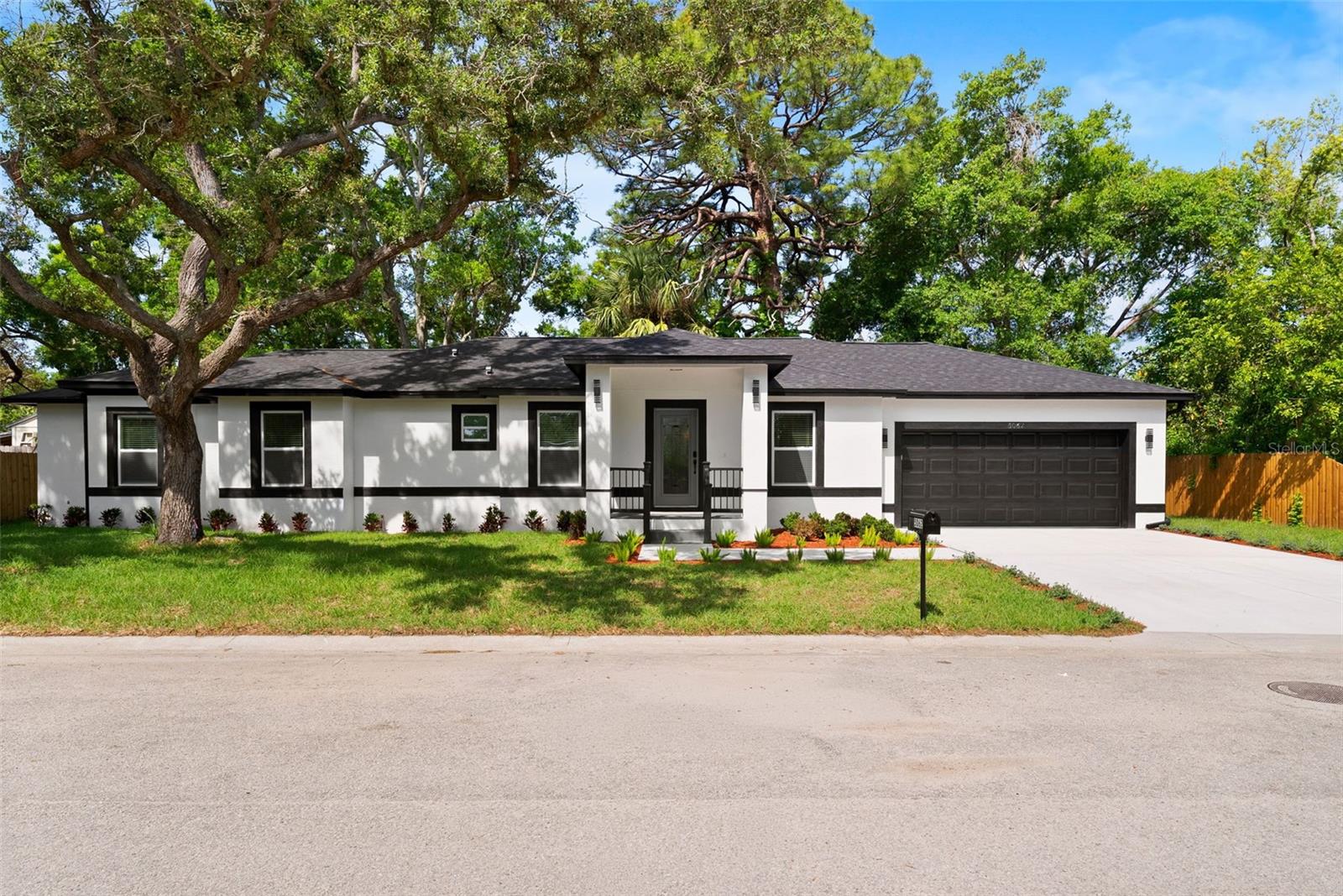 Single Family Residence em ST PETERSBURG, FL - Daniel Dourado