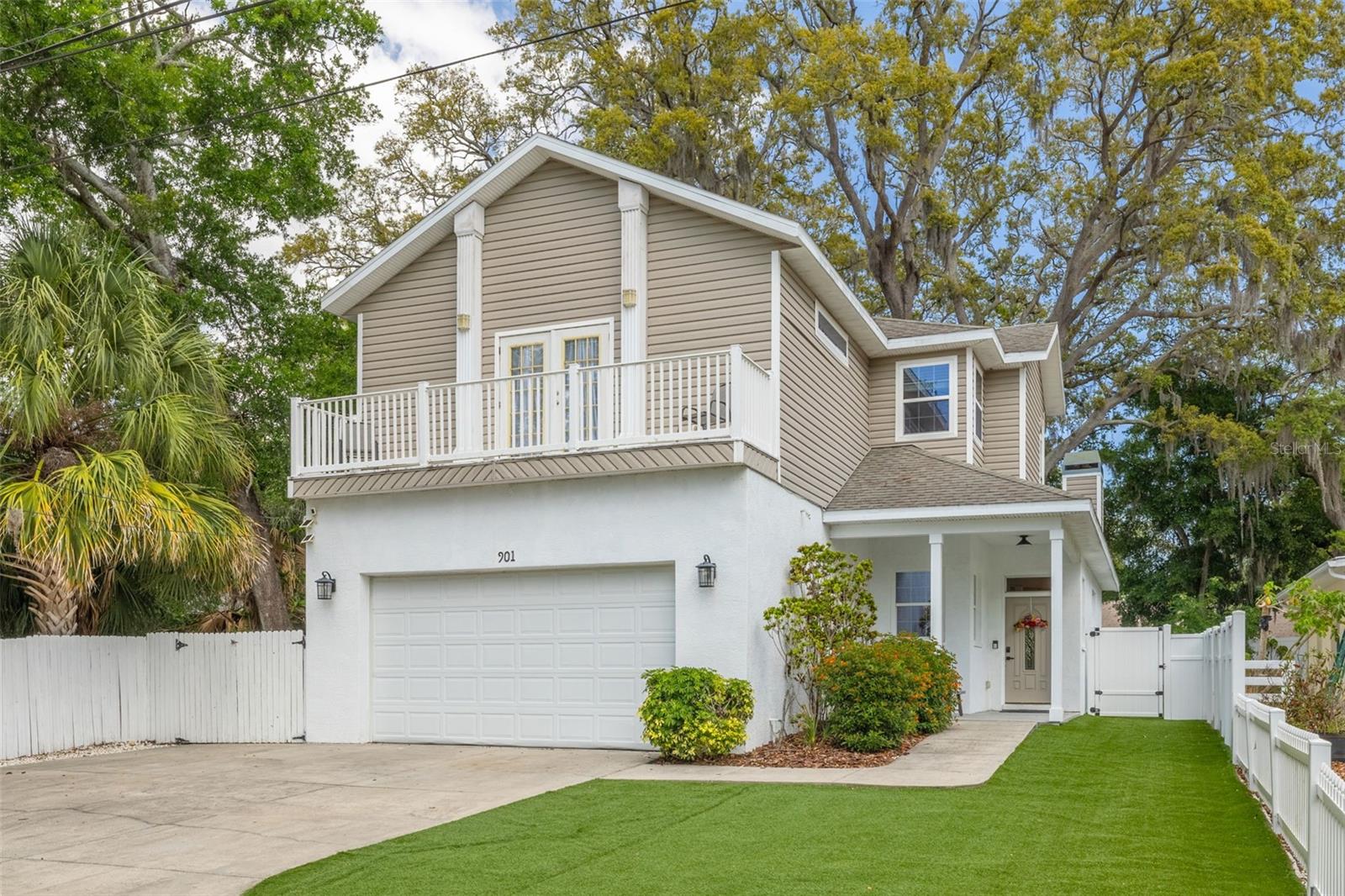 Single Family Residence in TARPON SPRINGS, FL - Daniel Dourado