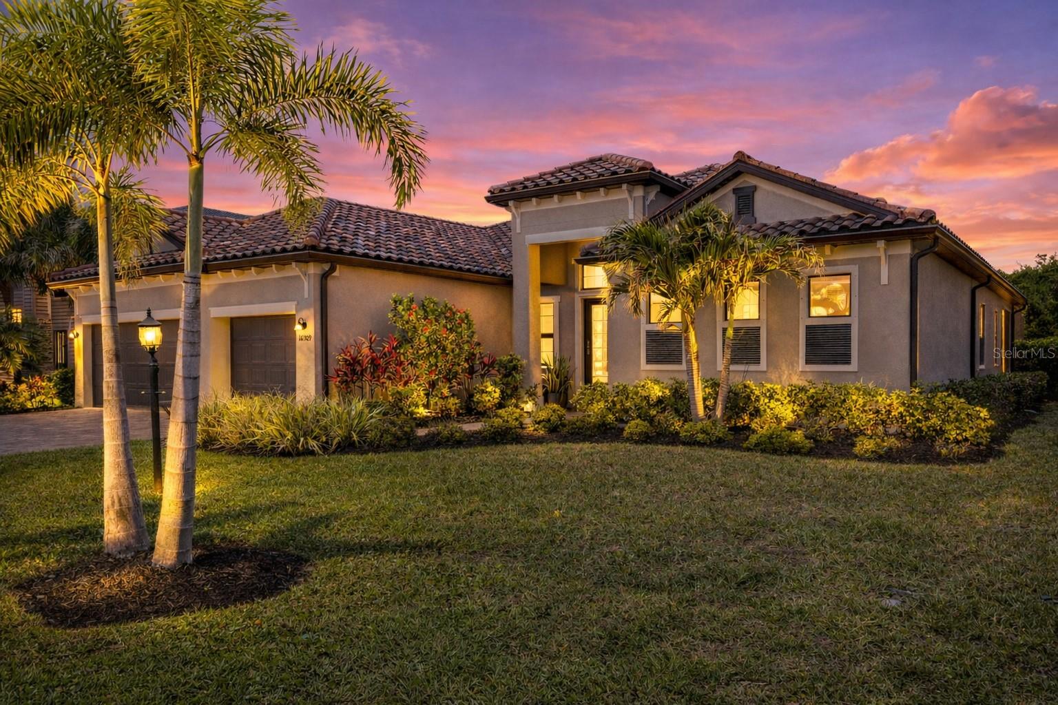 Single Family Residence in LAKEWOOD RANCH, FL - Daniel Dourado