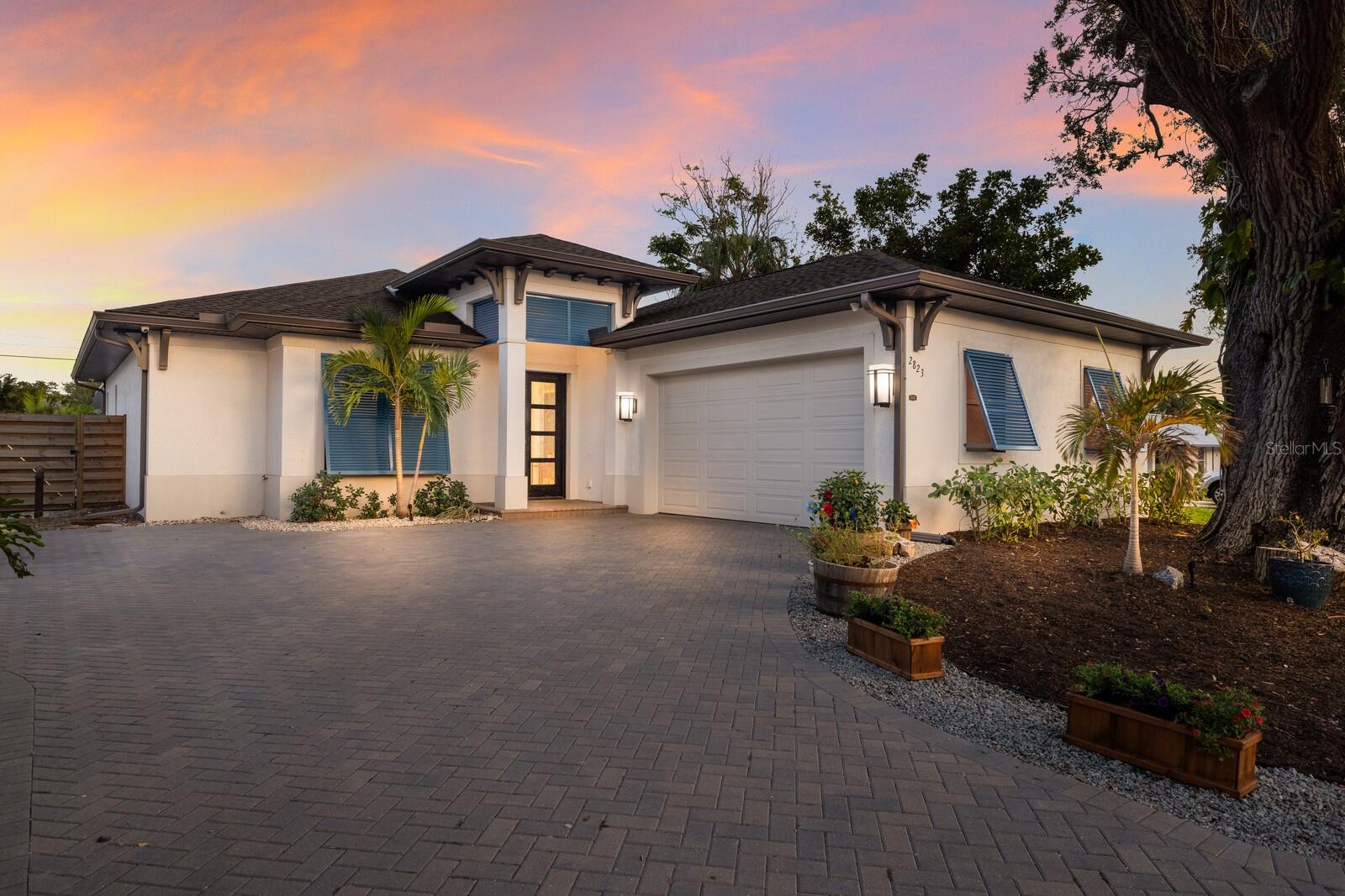 Single Family Residence in SARASOTA, FL - Daniel Dourado
