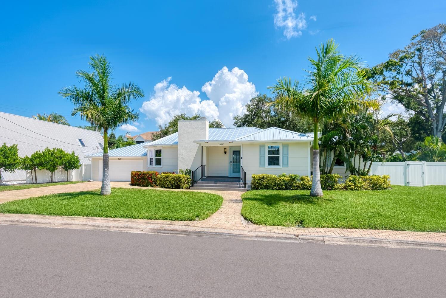 Single Family Residence in SARASOTA, FL - Daniel Dourado