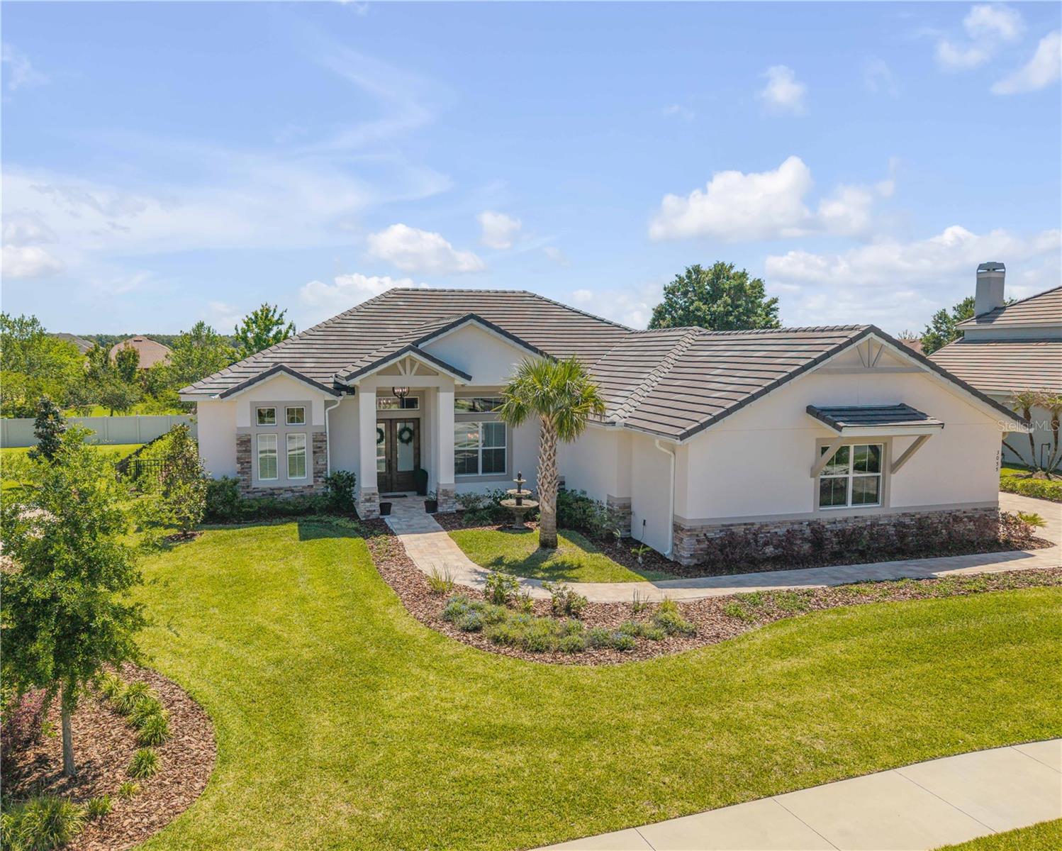 Single Family Residence in MOUNT DORA, FL - Daniel Dourado
