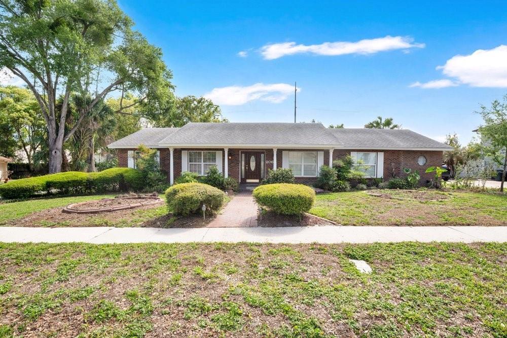 Single Family Residence in ORLANDO, FL - Daniel Dourado
