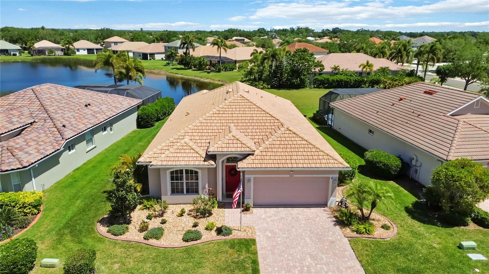 Single Family Residence in BRADENTON, FL - Daniel Dourado