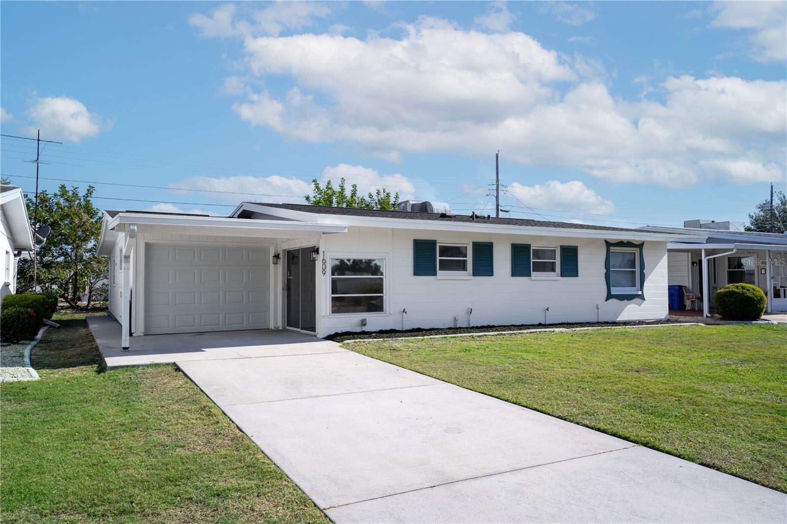 Single Family Residence in SUN CITY CENTER, FL - Daniel Dourado