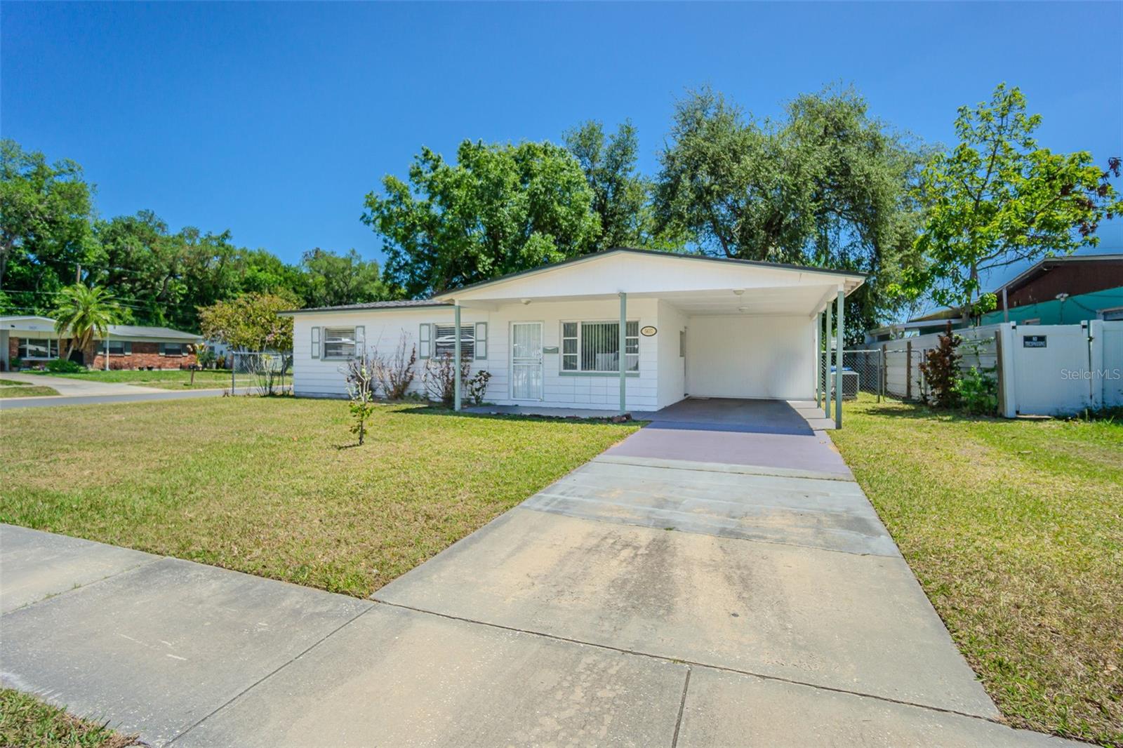 Single Family Residence in TAMPA, FL - Daniel Dourado
