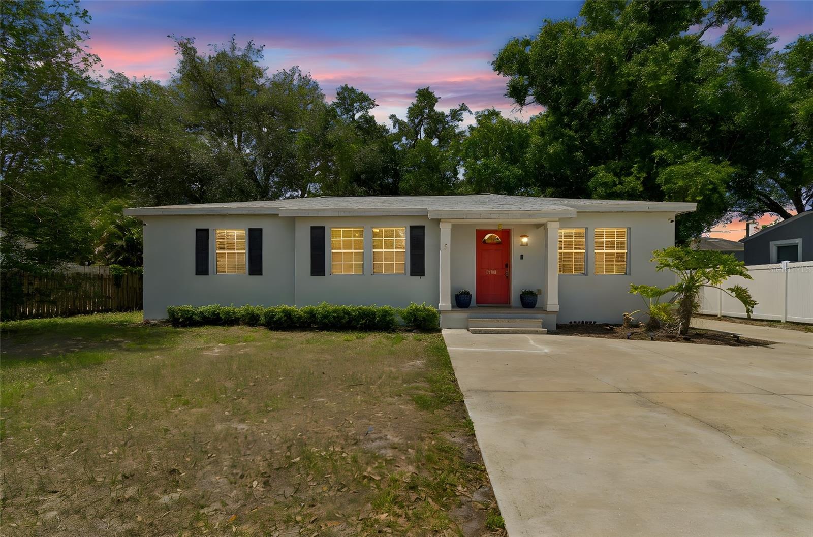 Single Family Residence in TAMPA, FL - Daniel Dourado