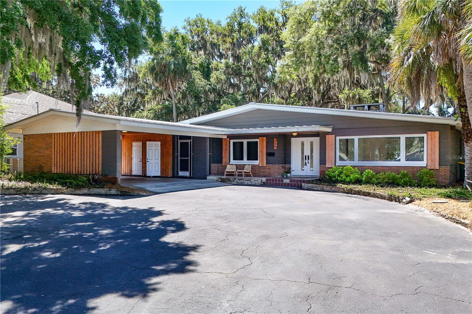 Single Family Residence in TAVARES, FL - Daniel Dourado