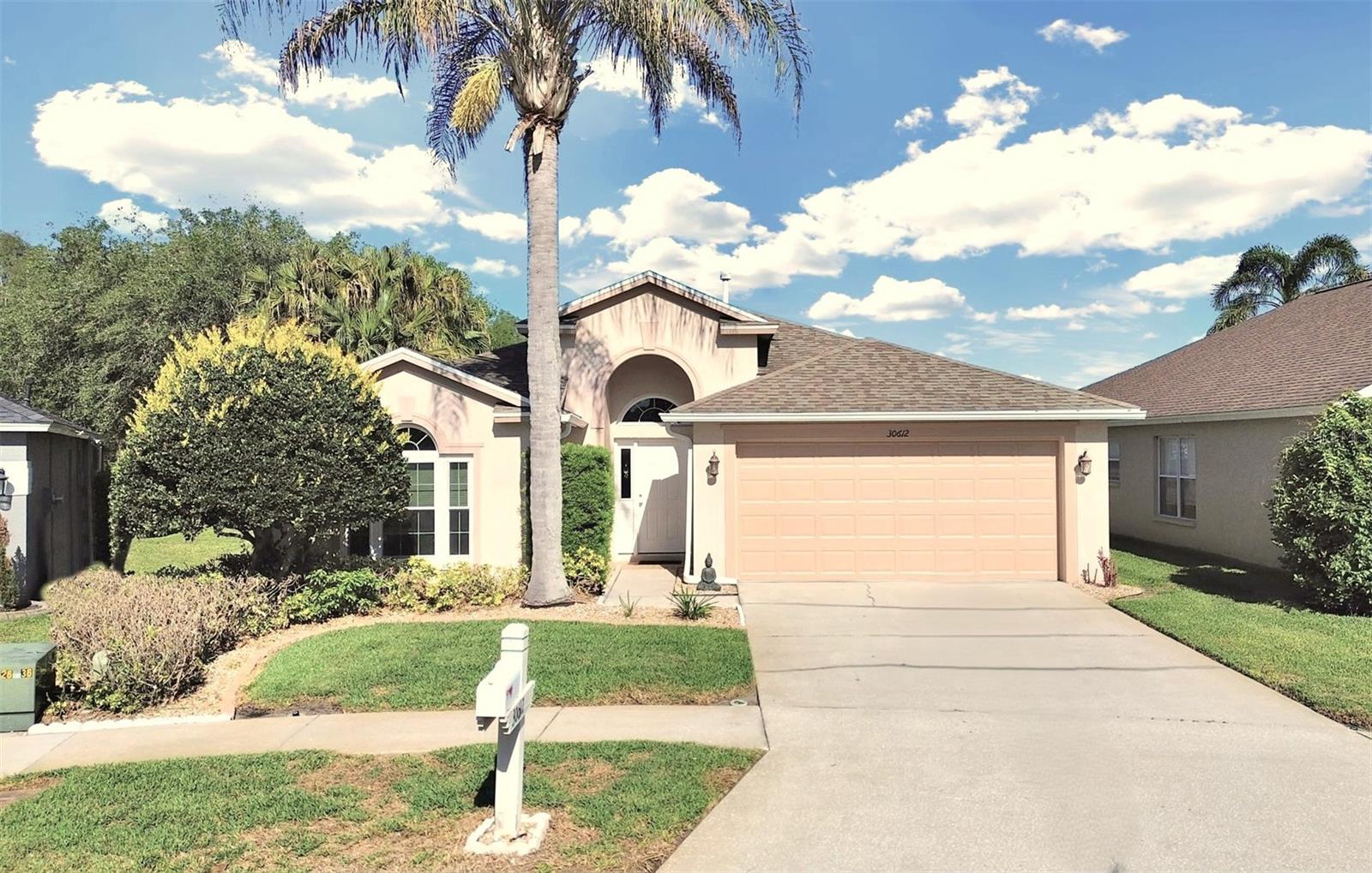 Single Family Residence in WESLEY CHAPEL, FL - Daniel Dourado