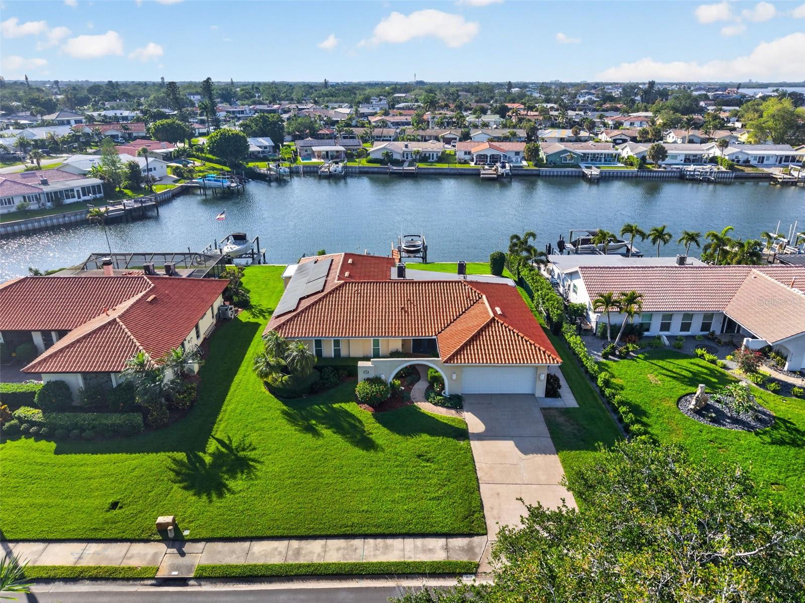 Single Family Residence em ST PETERSBURG, FL - Daniel Dourado