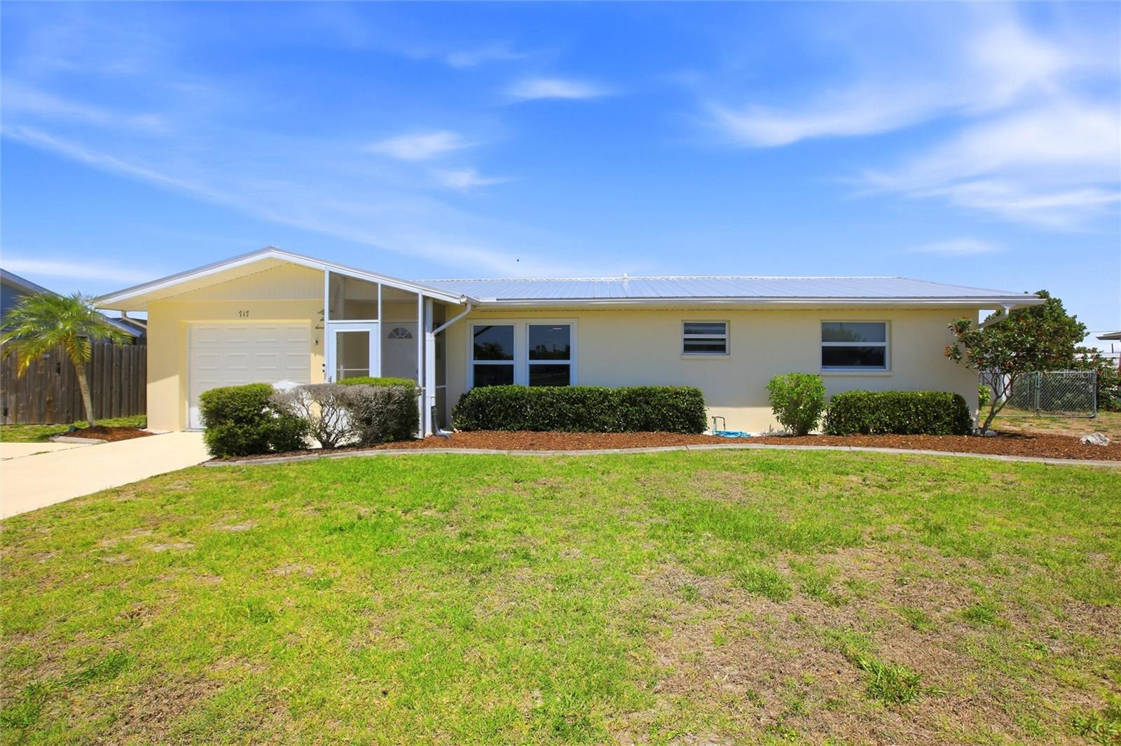 Single Family Residence in PORT CHARLOTTE, FL - Daniel Dourado