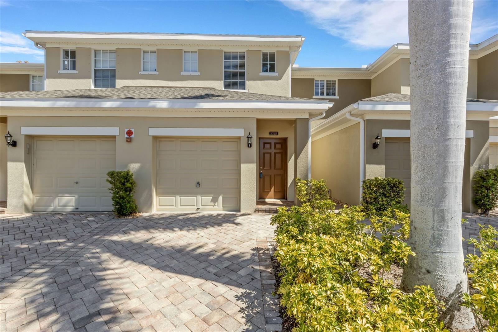Single Family Residence in SARASOTA, FL - Daniel Dourado
