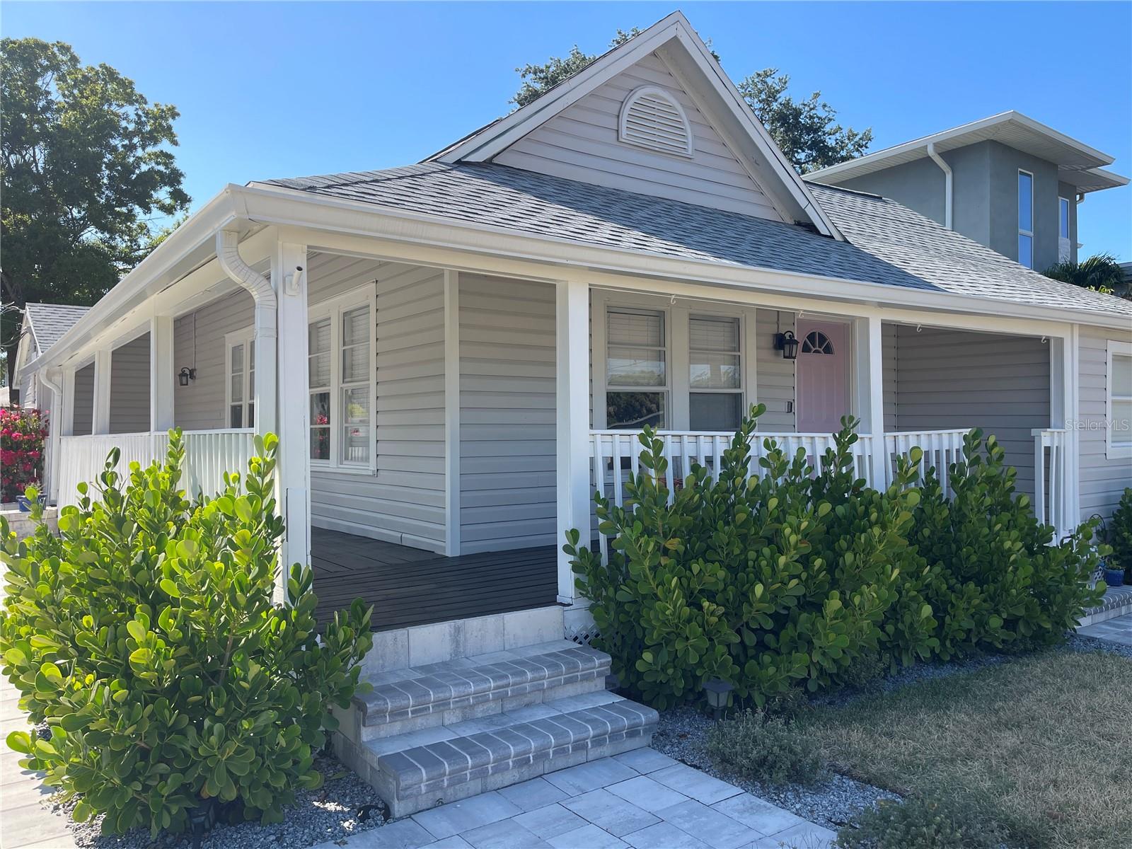 Single Family Residence in TAMPA, FL - Daniel Dourado