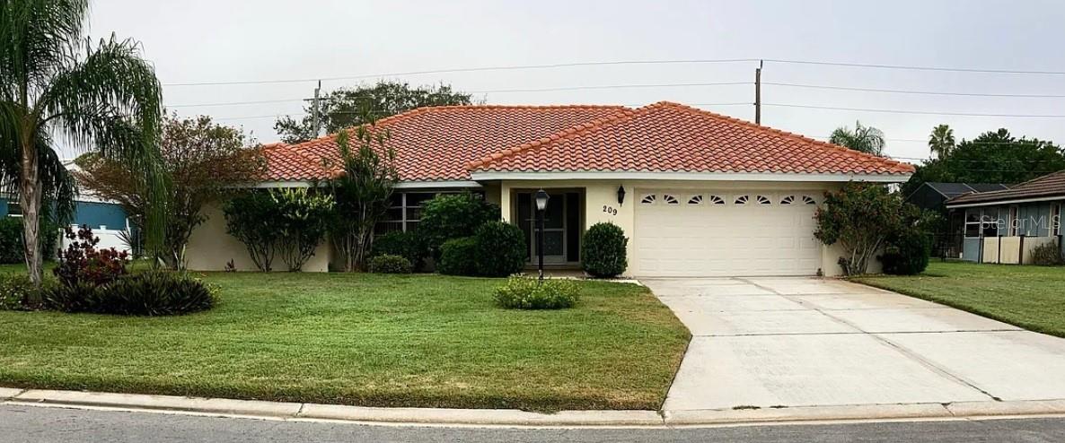 Single Family Residence in NOKOMIS, FL - Daniel Dourado