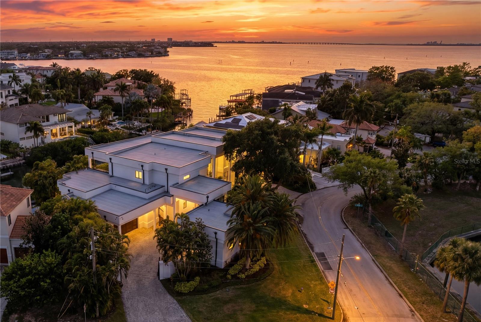 Single Family Residence in TAMPA, FL - Daniel Dourado