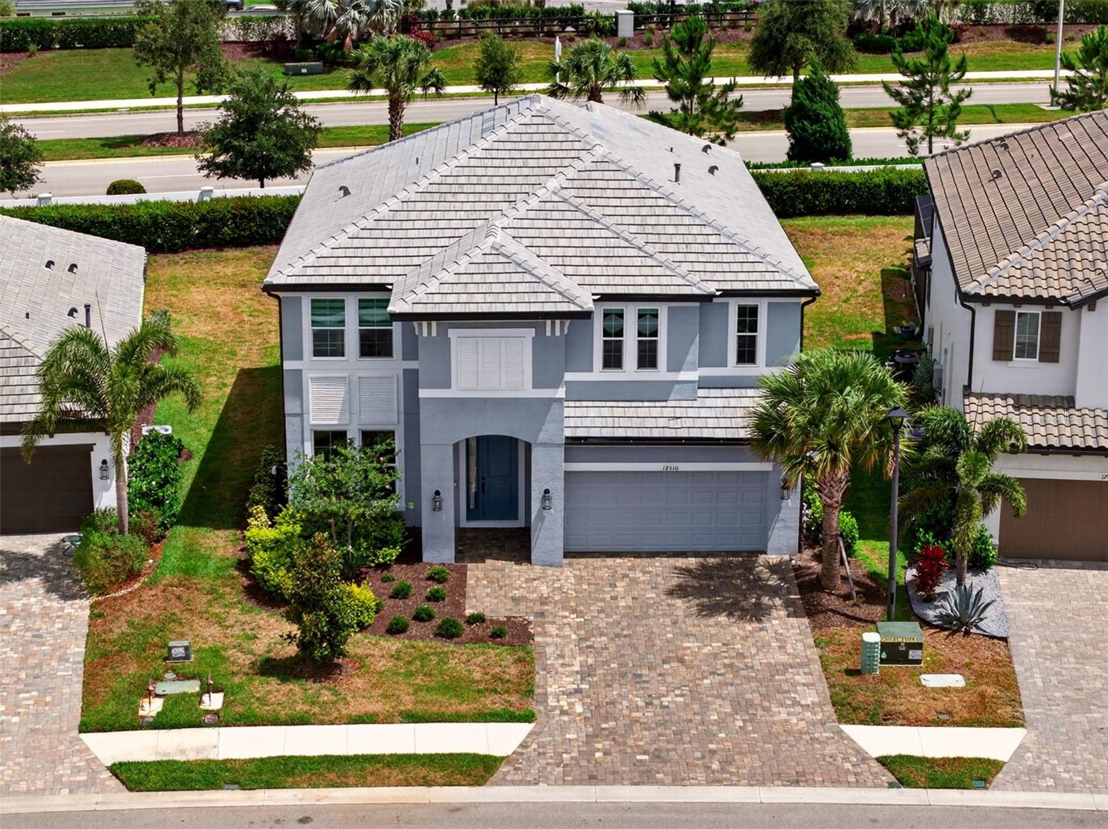 Single Family Residence in BRADENTON, FL - Daniel Dourado