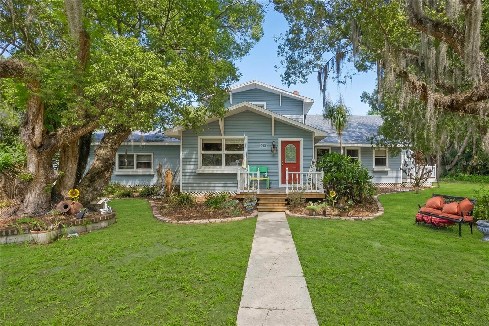 Single Family Residence in MOUNT DORA, FL - Daniel Dourado