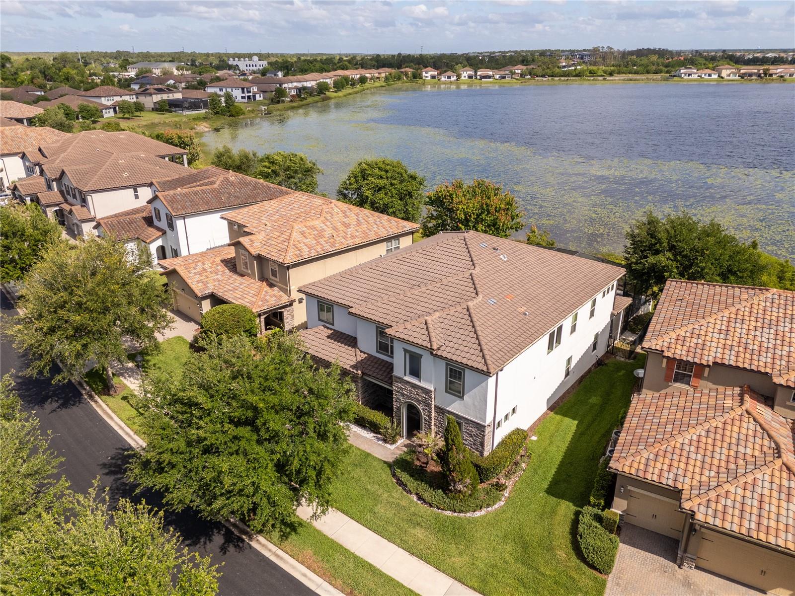 Single Family Residence in ORLANDO, FL - Daniel Dourado