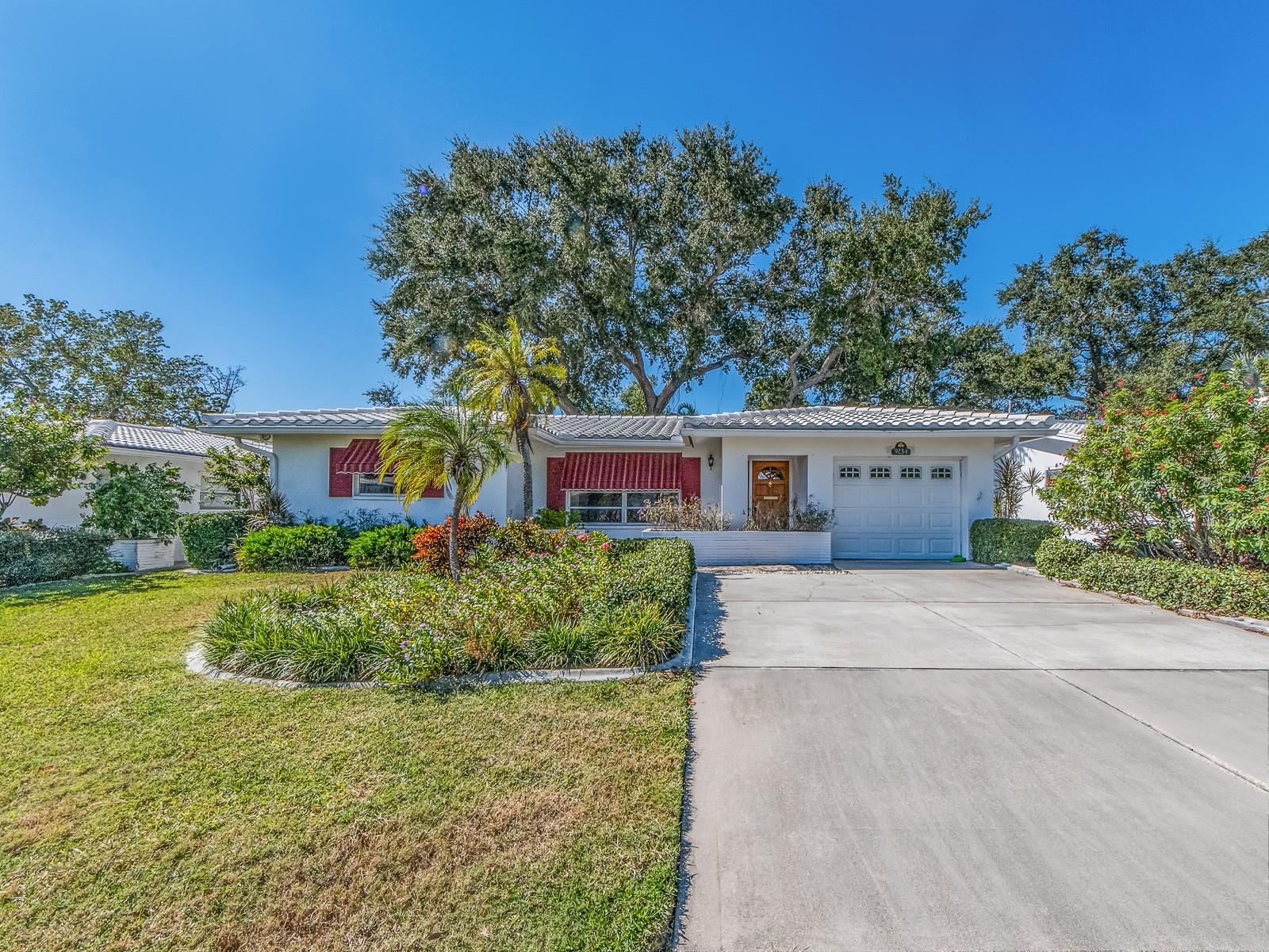Single Family Residence em SEMINOLE, FL - Daniel Dourado