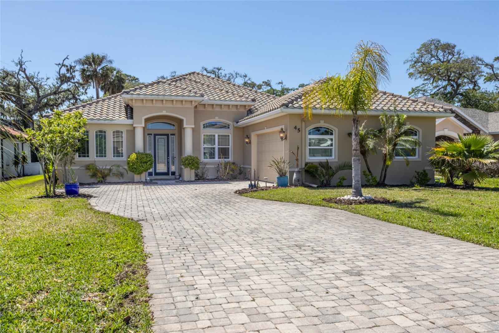 Single Family Residence in PALM COAST, FL - Daniel Dourado