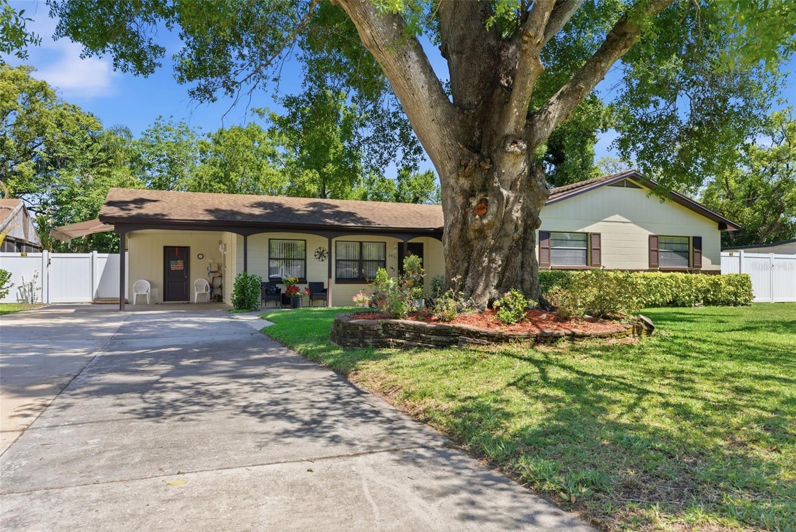 Single Family Residence in TAMPA, FL - Daniel Dourado