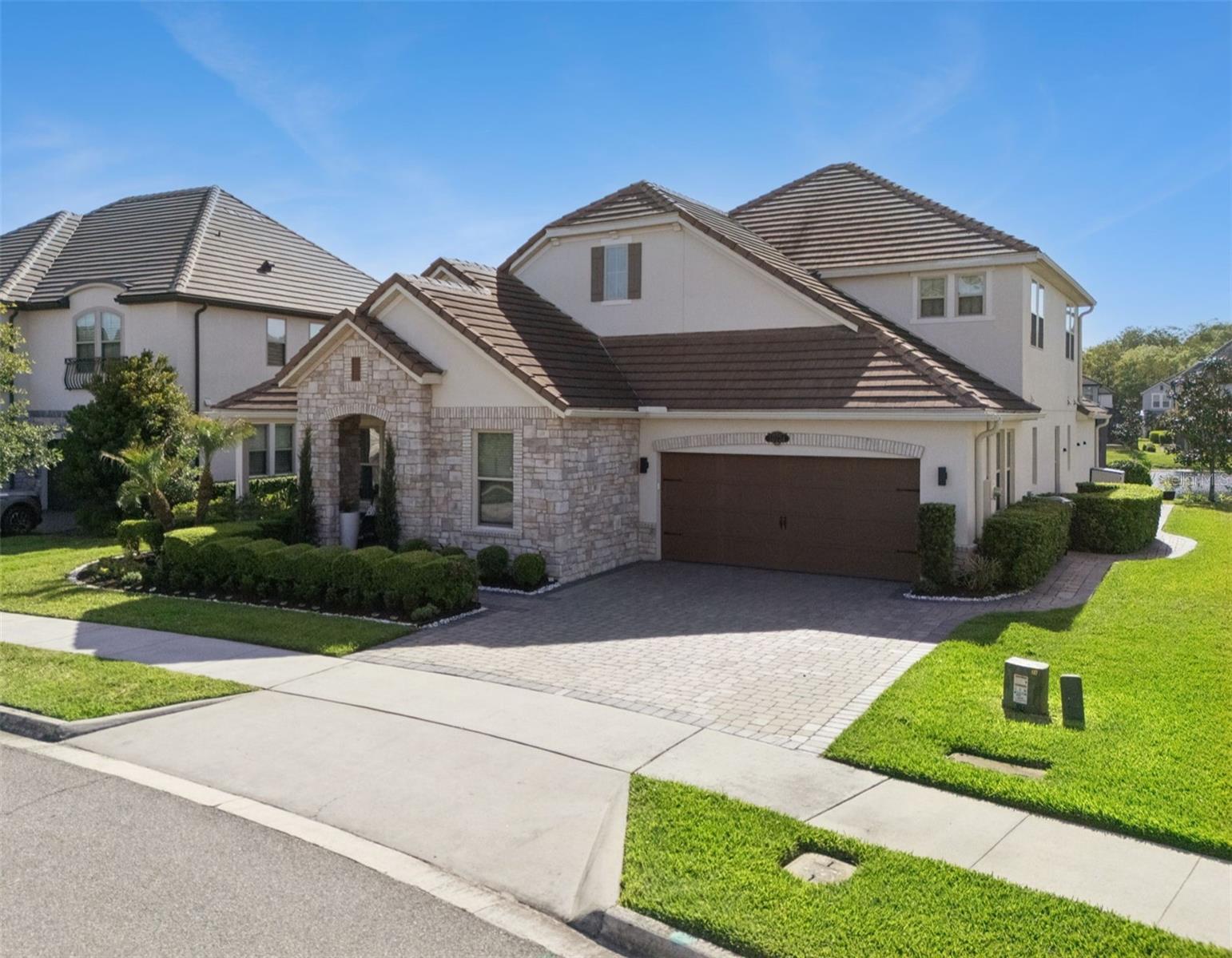 Single Family Residence in ORLANDO, FL - Daniel Dourado