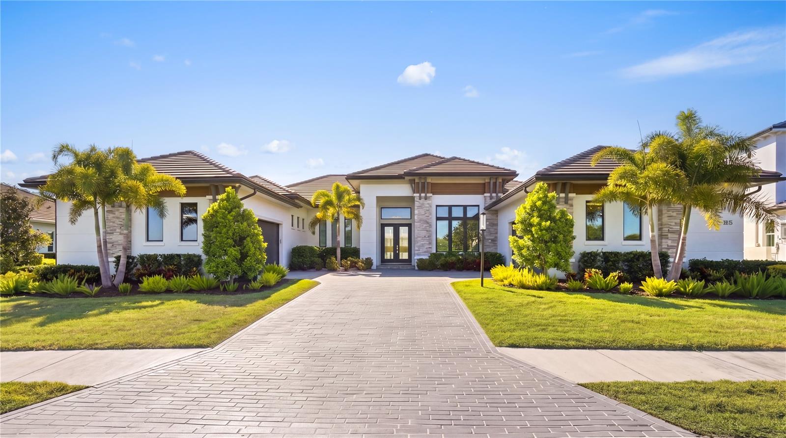 Single Family Residence in PARRISH, FL - Daniel Dourado