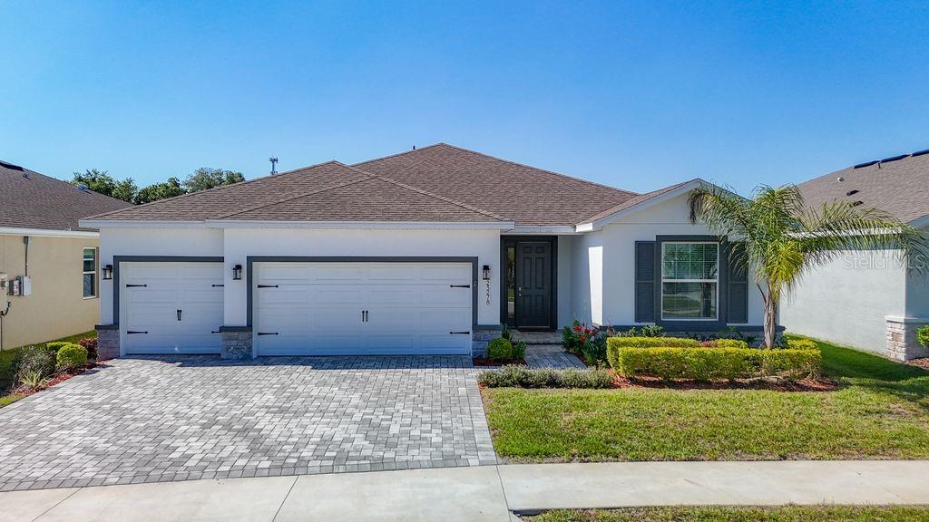 Single Family Residence in LUTZ, FL - Daniel Dourado